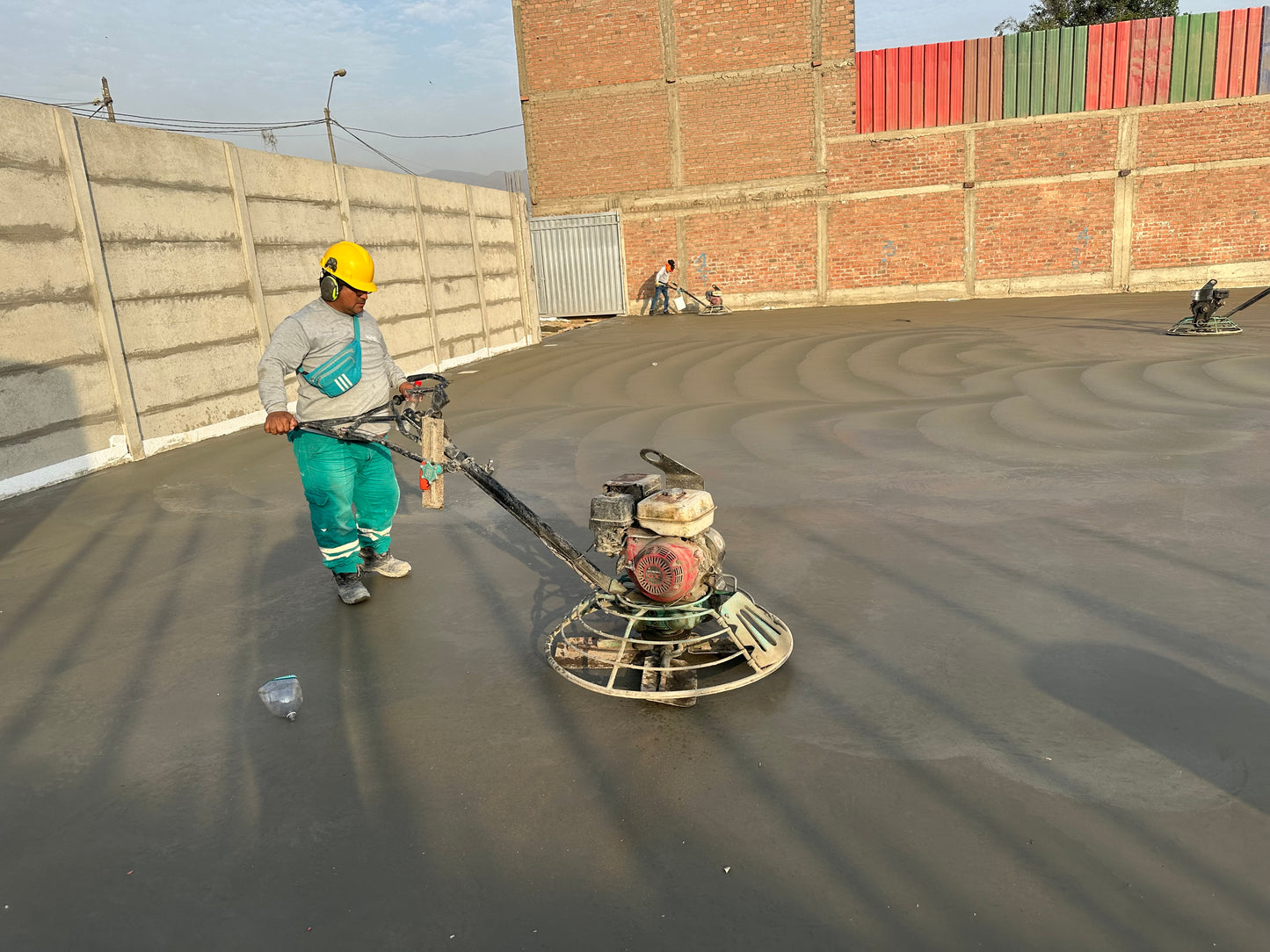 VACIADO DE LOSA INDUSTRIAL - DINGECON INGENIERIA SAC -PUENTE PIEDRA