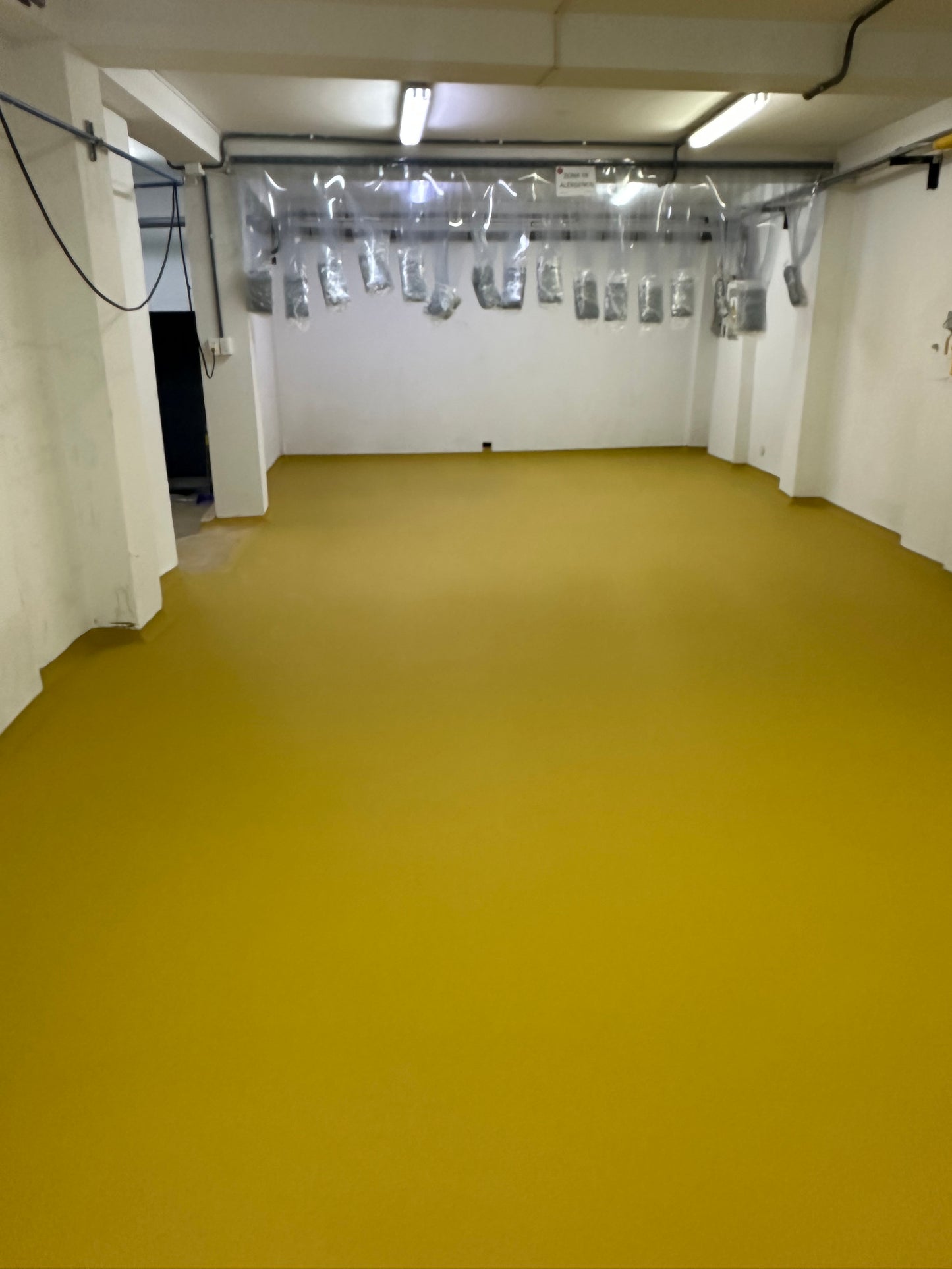 APLICACIÓN DE PISO DE POLIURETANO DE UCRETE EN PLANTA DE CEREALES Y SNACKS RASIL - HUACHIPA