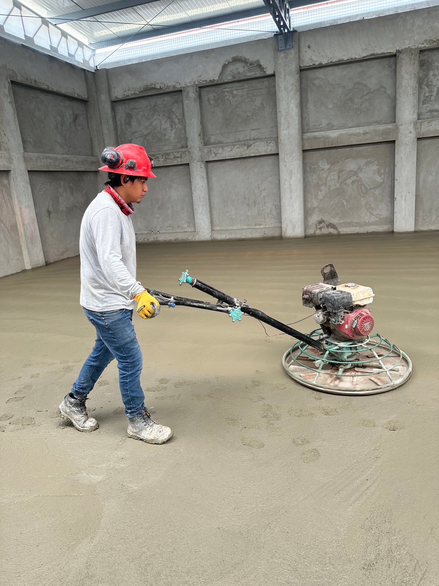 VACIADO DE CONTRAPISO INDUSTRIAL PARA USO DE ALMACEN TEXTIL- SR MOISES -ATE