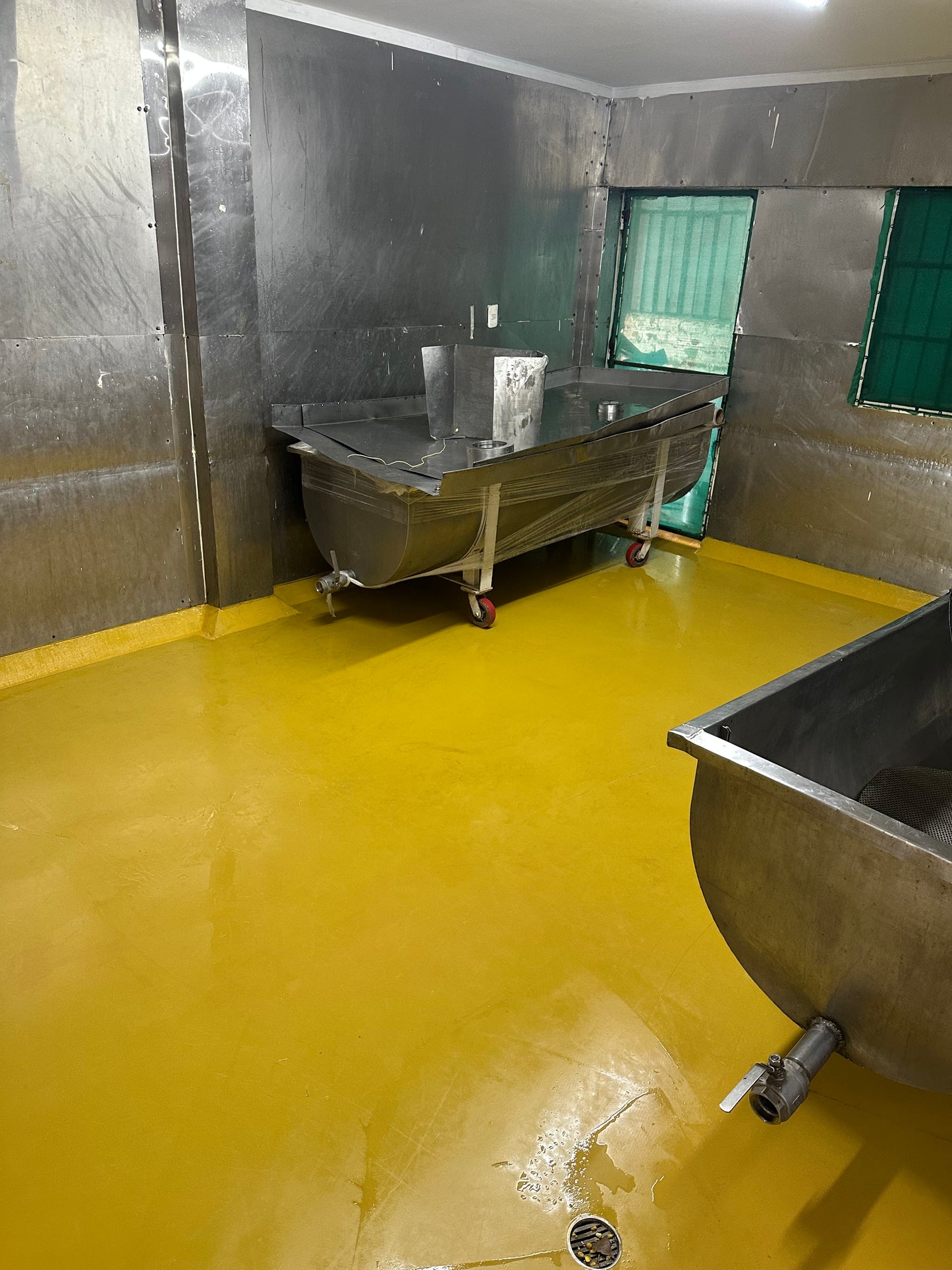 APLICACIÓN DE PISO DE POLIURETANO DE UCRETE EN PLANTA DE CEREALES Y SNACKS RASIL - HUACHIPA