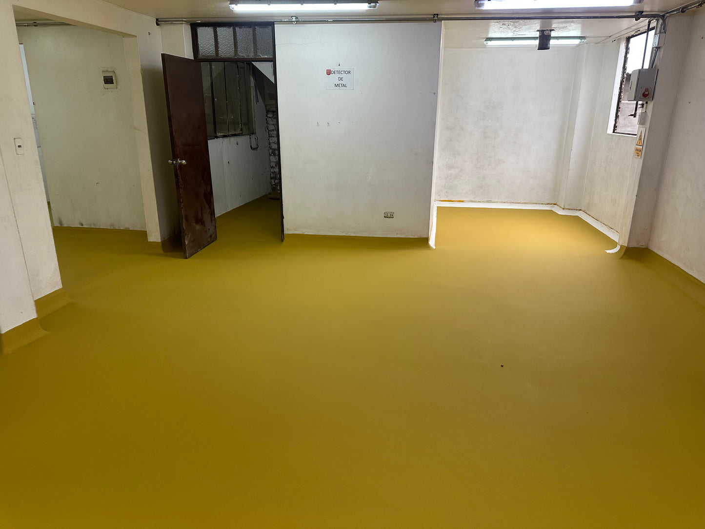 APLICACIÓN DE POLIURETANO DE UCRETE- ÁREA DE EMPAQUE PLANTA DE SNAKS Y CEREALES RASIL-HUACHIPA