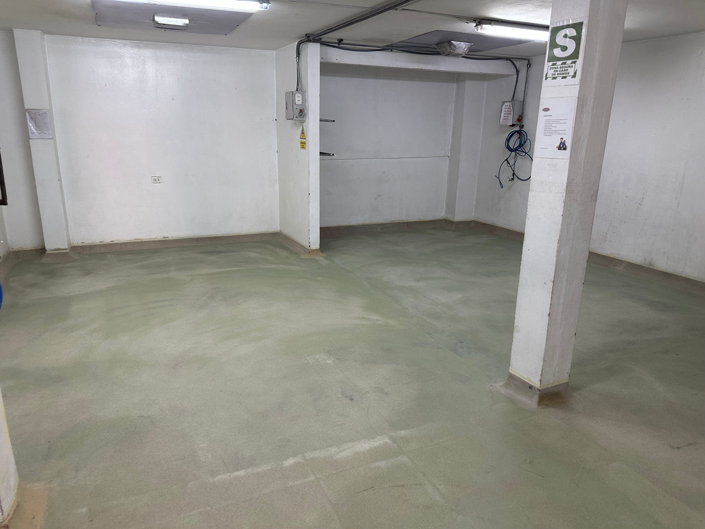 APLICACIÓN DE POLIURETANO DE UCRETE- ÁREA DE EMPAQUE PLANTA DE SNAKS Y CEREALES RASIL-HUACHIPA