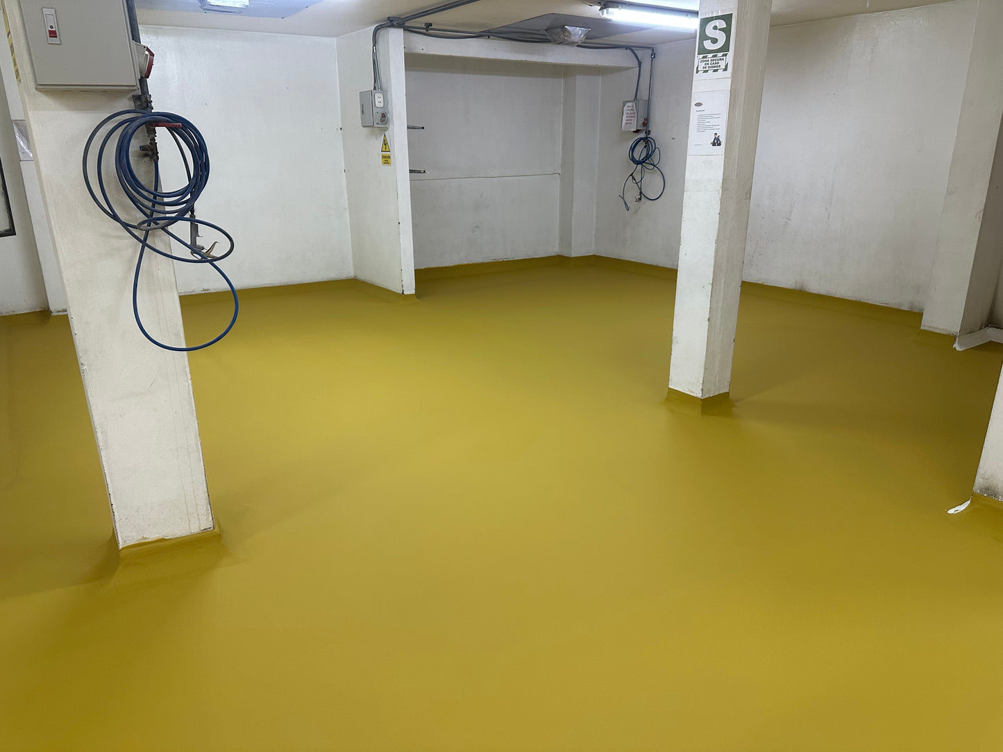 APLICACIÓN DE POLIURETANO DE UCRETE- ÁREA DE EMPAQUE PLANTA DE SNAKS Y CEREALES RASIL-HUACHIPA