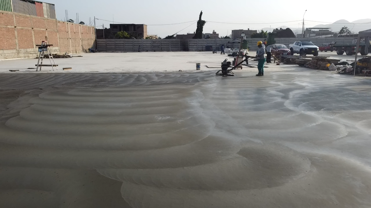 VACIADO DE LOSA INDUSTRIAL - DINGECON INGENIERIA SAC -PUENTE PIEDRA