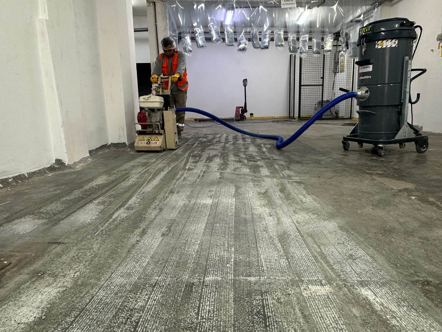 APLICACIÓN DE PISO DE POLIURETANO DE UCRETE EN PLANTA DE CEREALES Y SNACKS RASIL - HUACHIPA