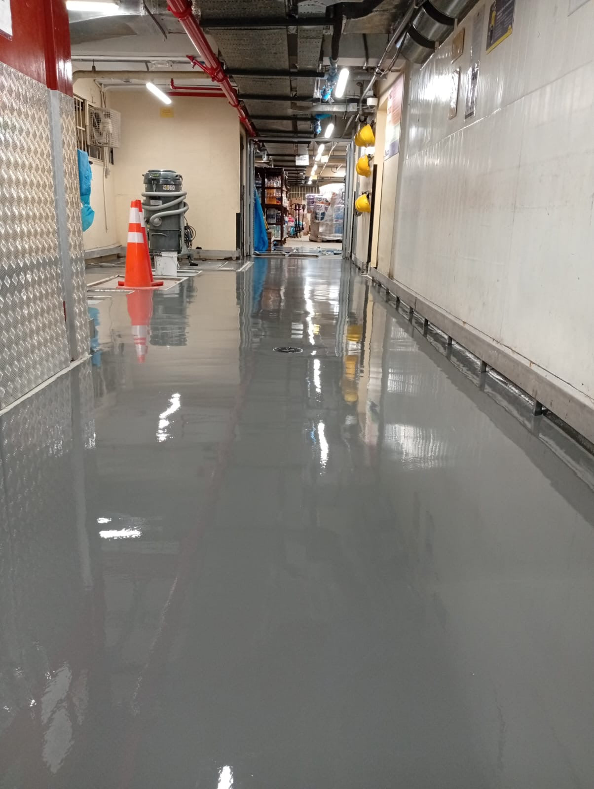 APLICACIÓN DE PISO DE POLIURETANO DE UCRETE - TIENDAS DE METRO SAN FELIPE Y PERCHING HYT SAC - JESUS MARIA