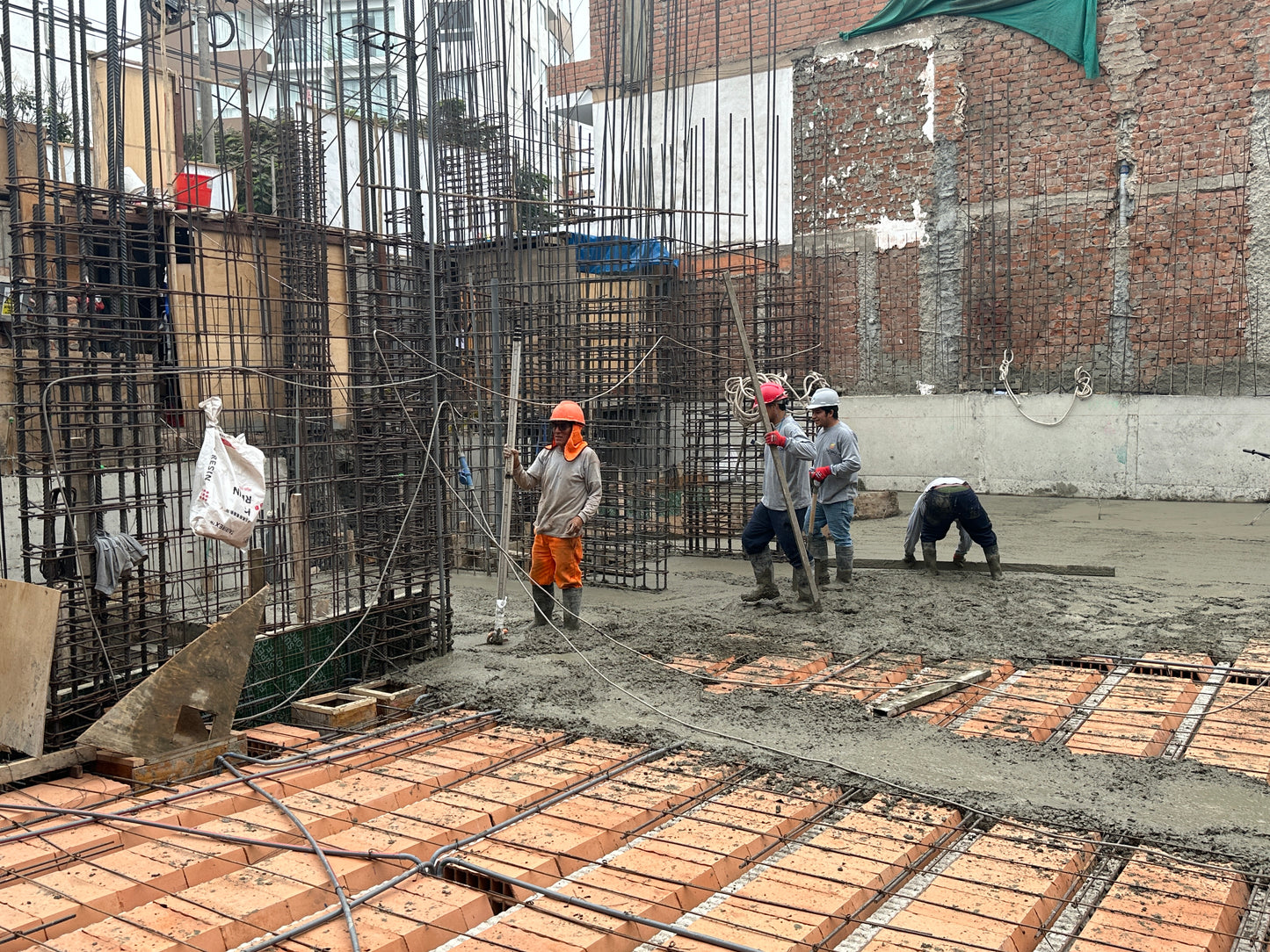 VACIADO DE LOSAS DE TECHO PARA EDIFICIO - INMOBILIARIA  -SALAMANCA, ATE