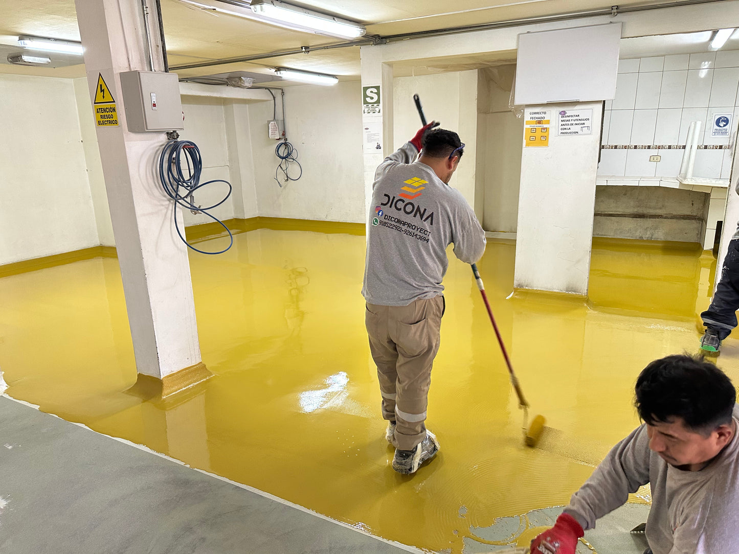APLICACIÓN DE POLIURETANO DE UCRETE- ÁREA DE EMPAQUE PLANTA DE SNAKS Y CEREALES RASIL-HUACHIPA