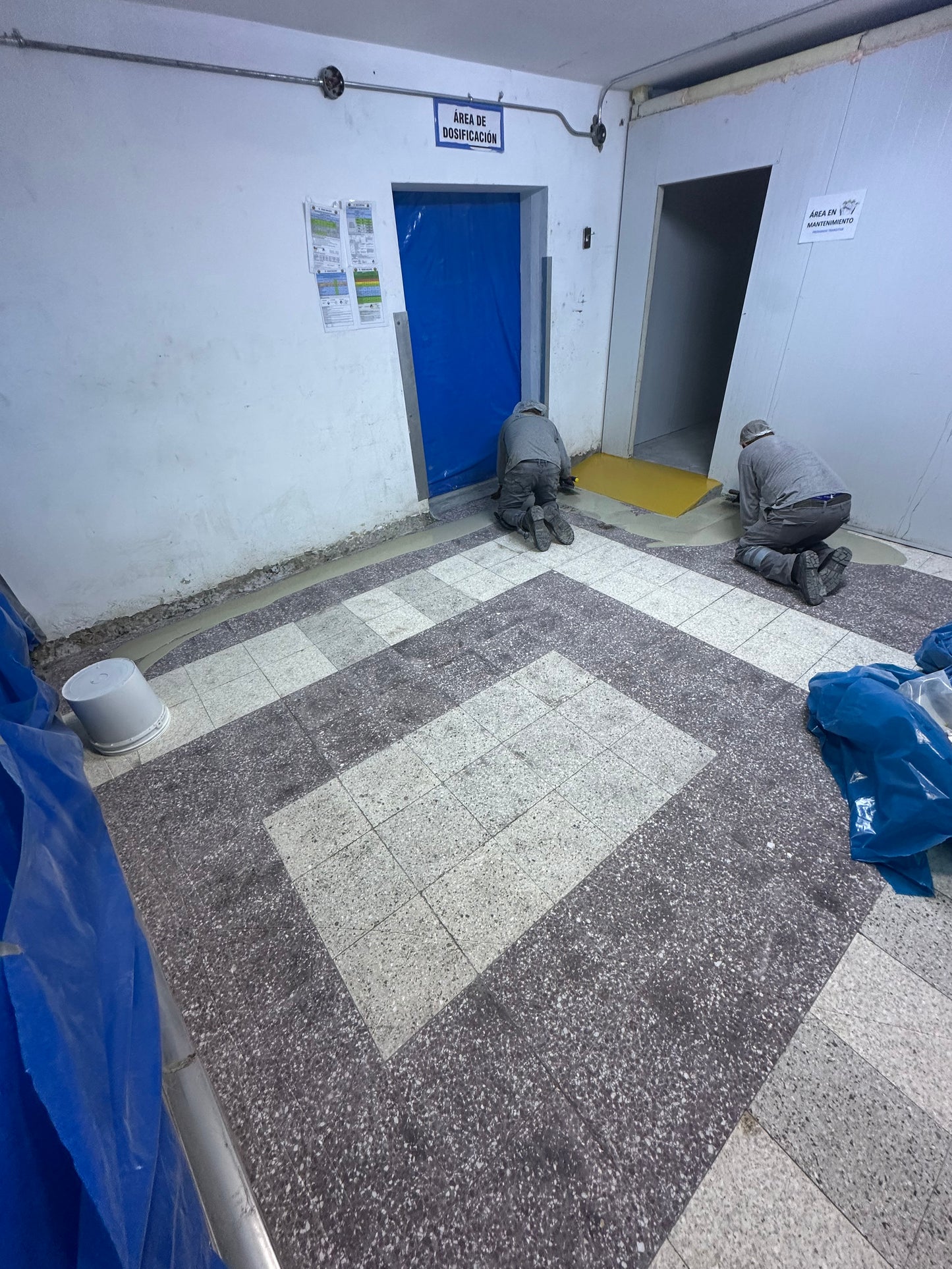 APPLICATION OF UCRETE POLYURETHANE FLOOR FOR FREEZING CHAMBER AT -20 DEGREES AND PROCESSING AREA - GRAN MOLINO BAKERY - CALLAO