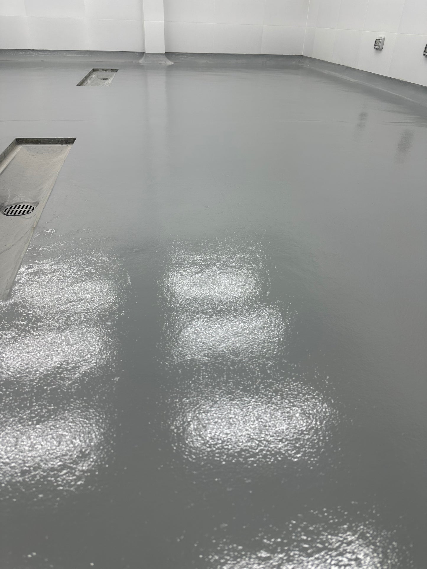 APLICACIÓN DE PINTURA EPÓXICA PARA AREA DE USO DE COCINA, TOPITOP SJL