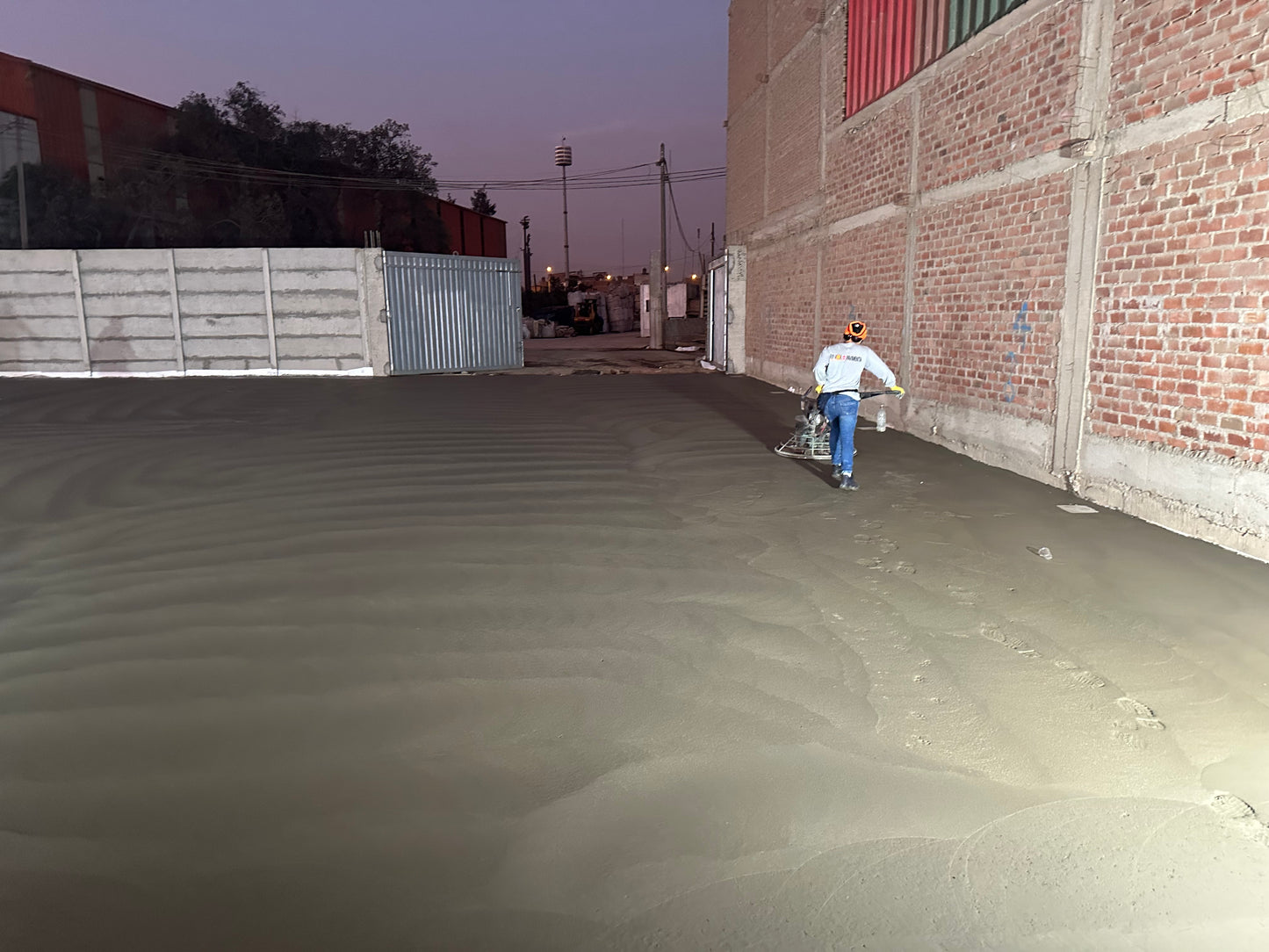 VACIADO DE LOSA INDUSTRIAL - DINGECON INGENIERIA SAC -PUENTE PIEDRA