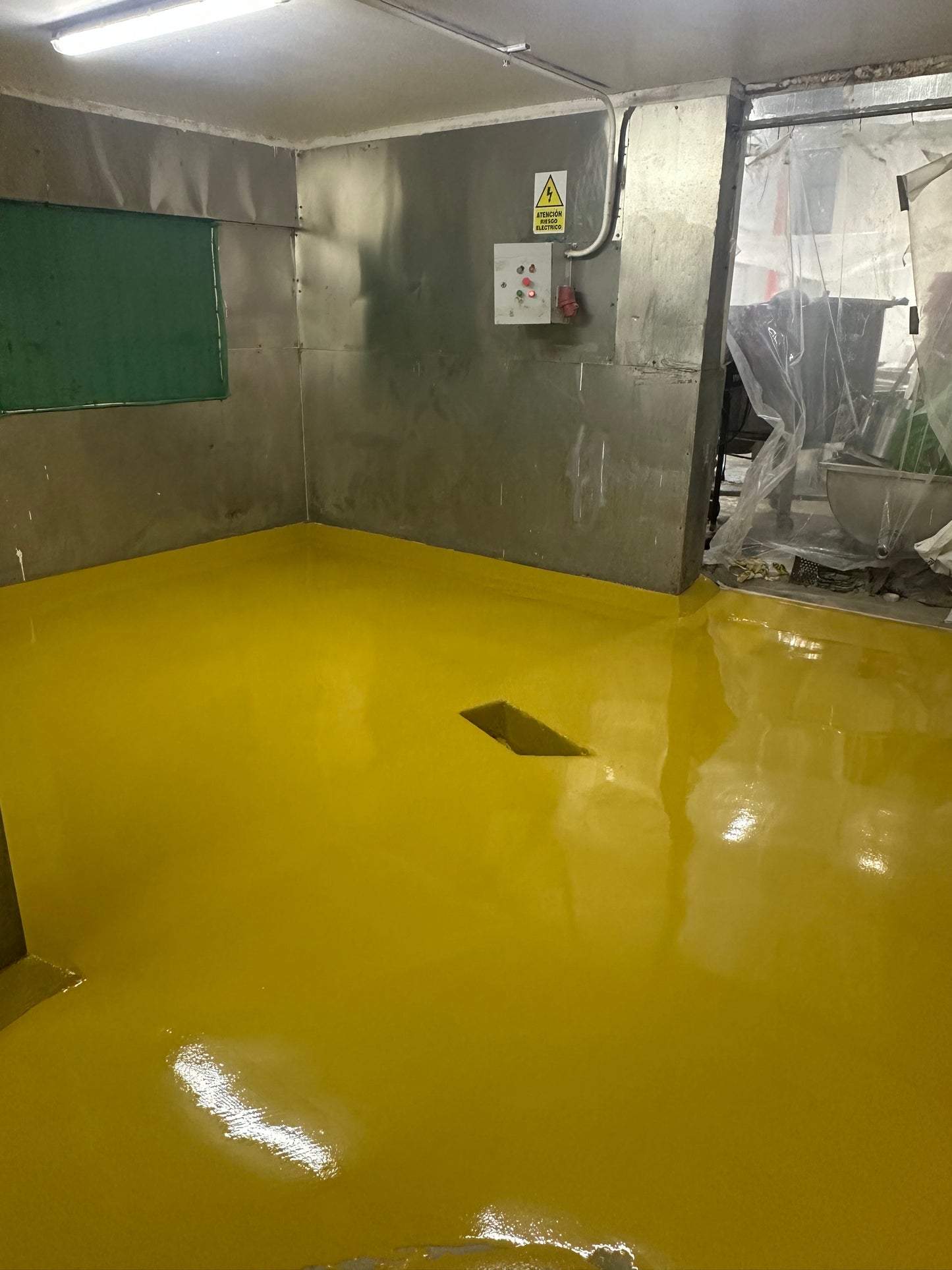 APLICACIÓN DE PISO DE POLIURETANO DE UCRETE EN PLANTA DE CEREALES Y SNACKS RASIL - HUACHIPA