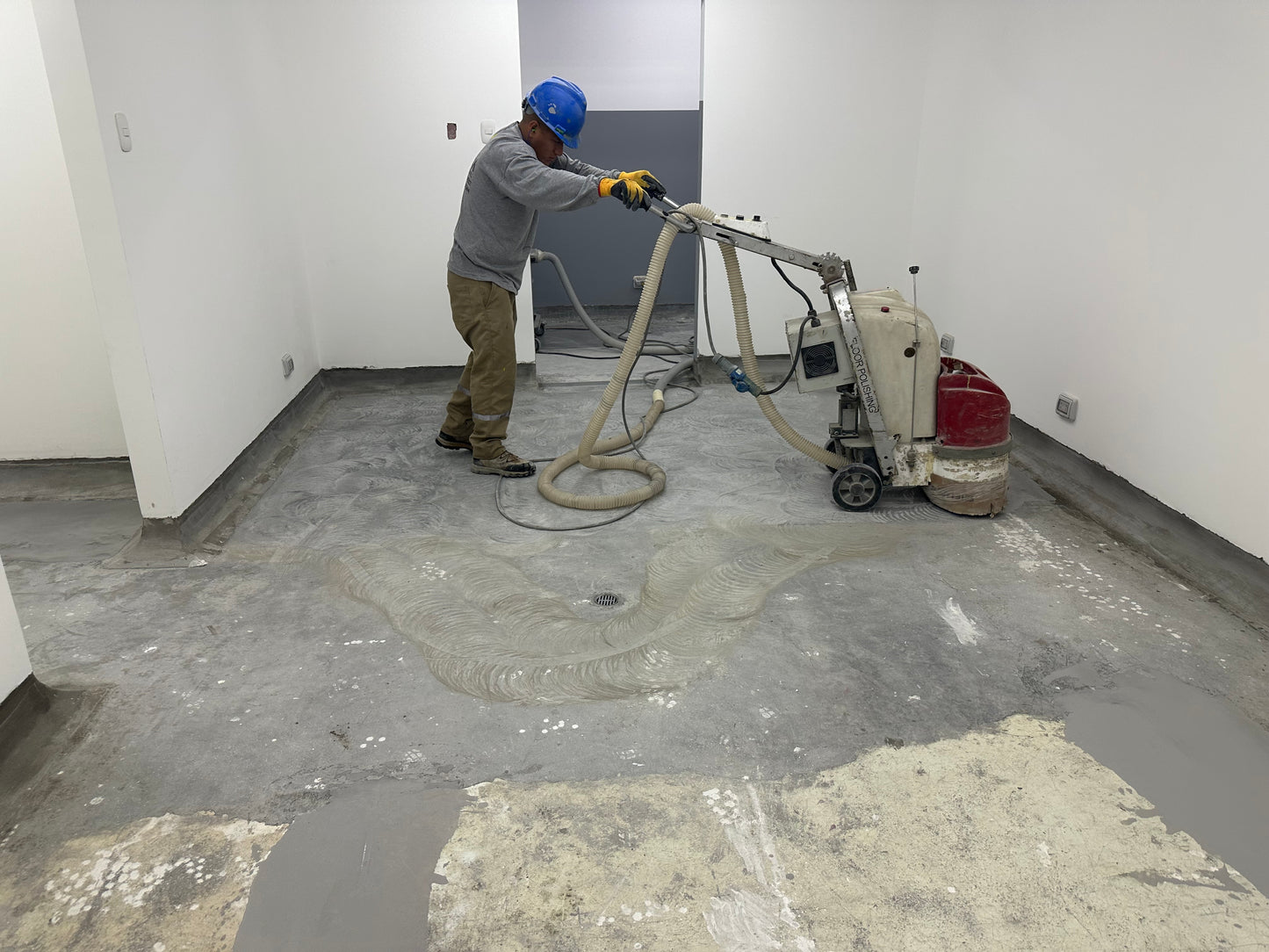 APLICACIÓN DE PINTURA EPÓXICA PARA AREA DE USO DE COCINA, TOPITOP SJL