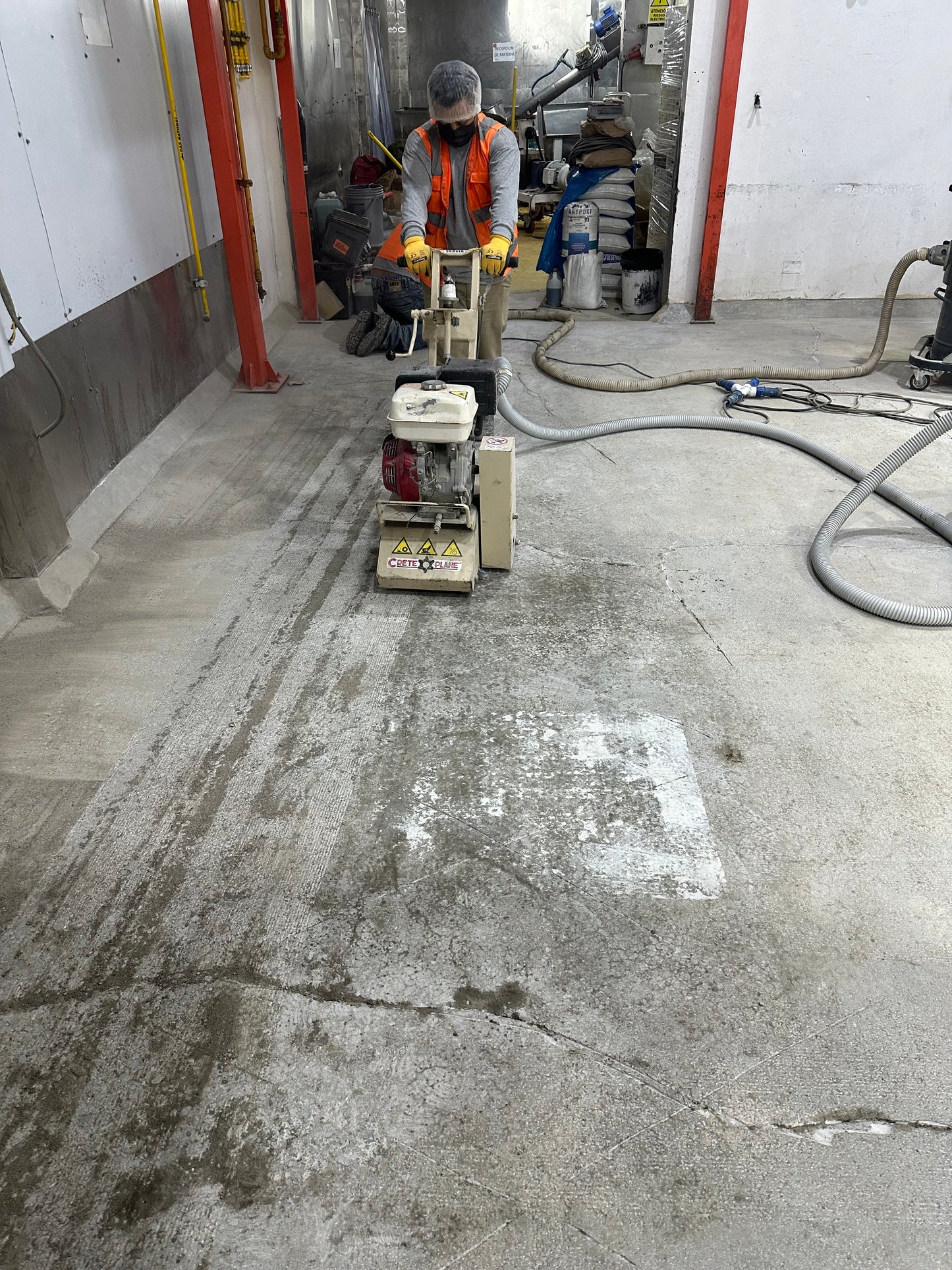 APLICACIÓN DE PISO DE POLIURETANO DE UCRETE EN PLANTA DE CEREALES Y SNACKS RASIL - HUACHIPA