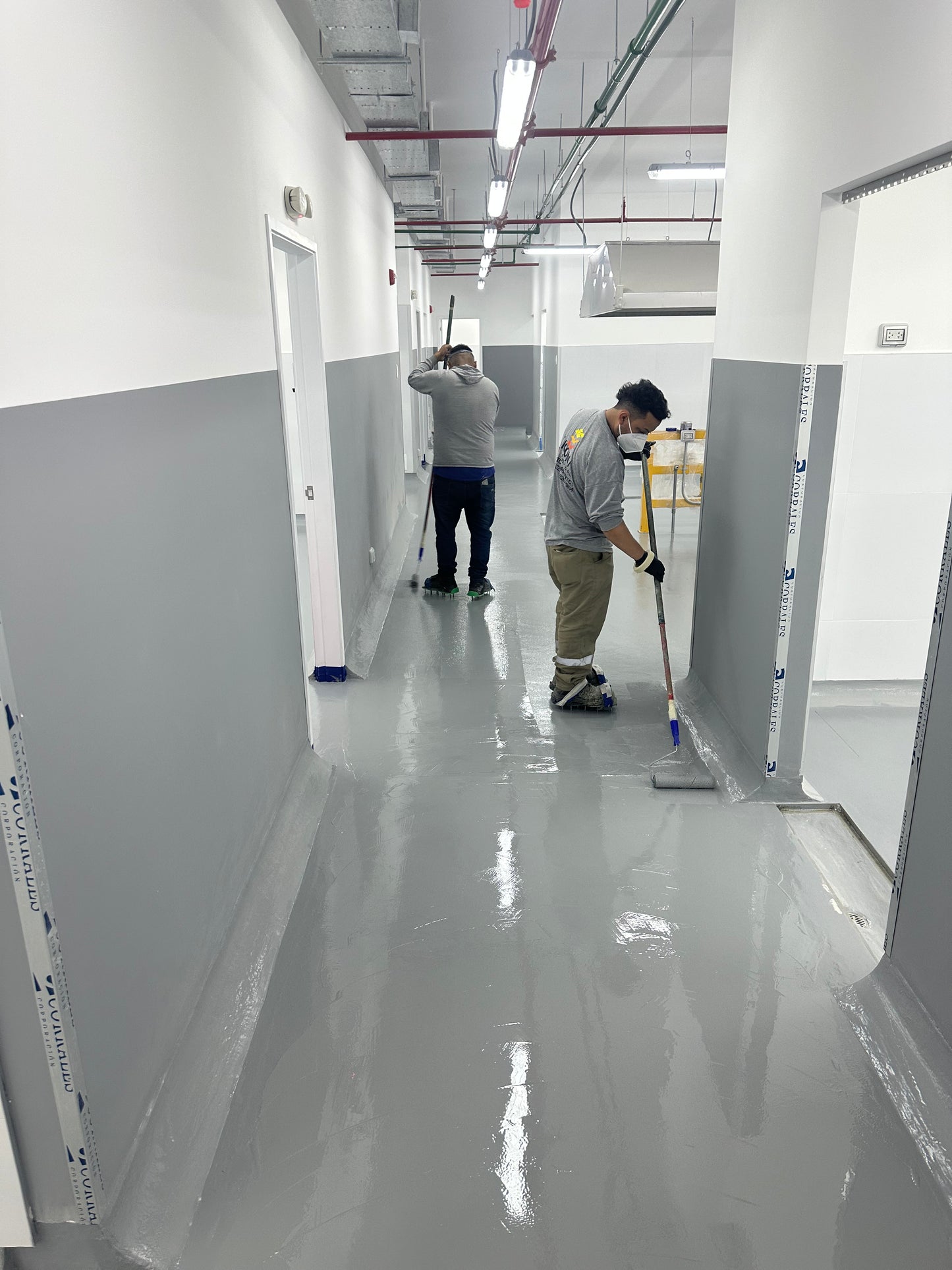 APLICACIÓN DE PINTURA EPÓXICA PARA AREA DE USO DE COCINA, TOPITOP SJL