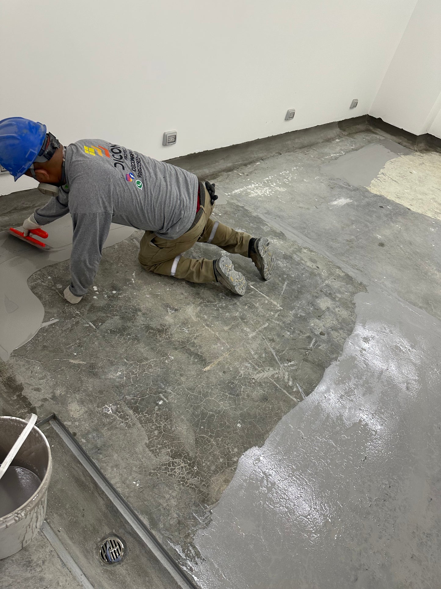 APLICACIÓN DE PINTURA EPÓXICA PARA AREA DE USO DE COCINA, TOPITOP SJL