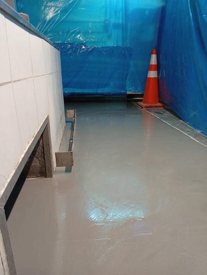 APLICACIÓN DE PISO DE POLIURETANO DE UCRETE - TIENDAS DE METRO SAN FELIPE Y PERCHING HYT SAC - JESUS MARIA