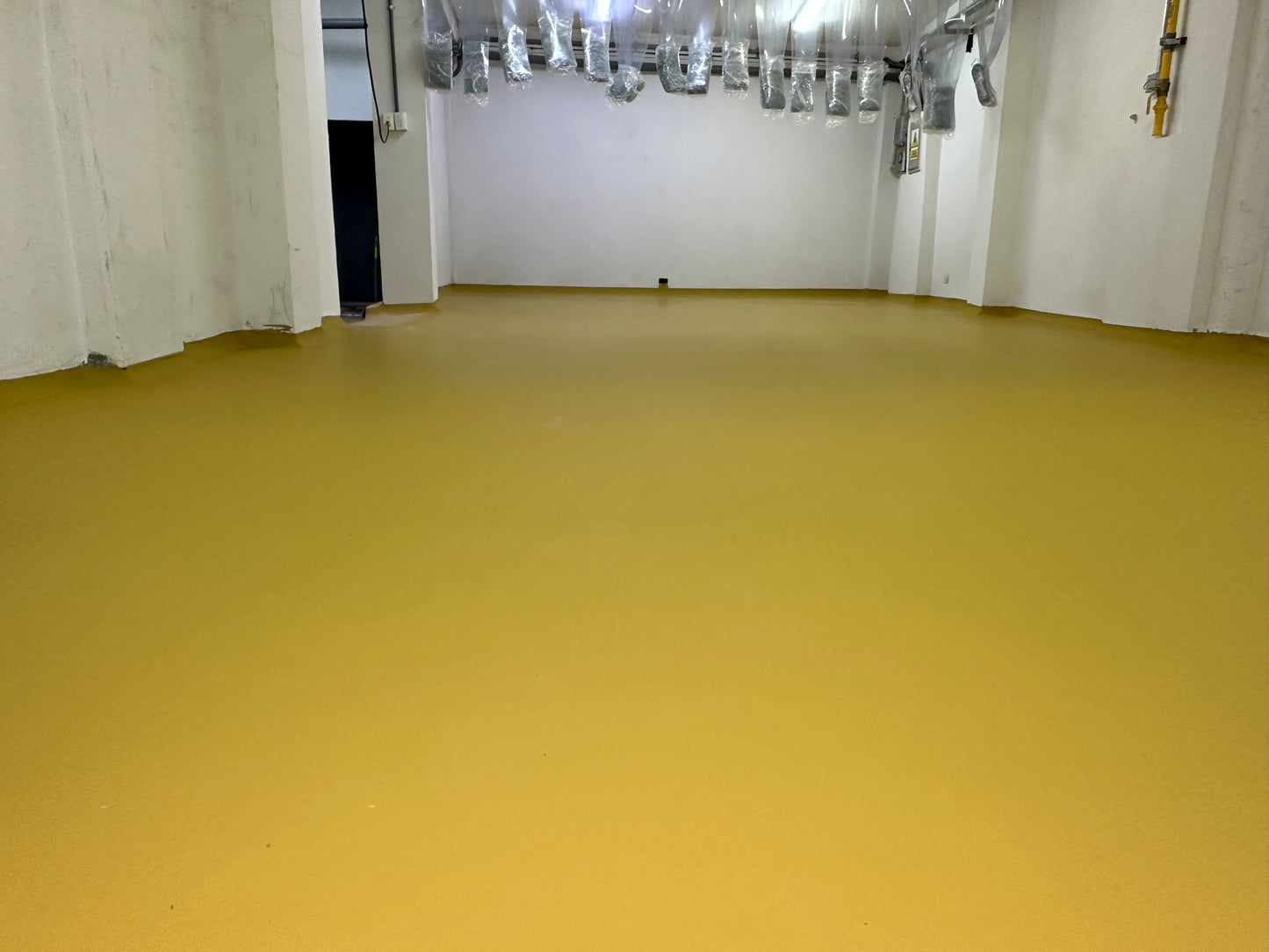 APLICACIÓN DE PISO DE POLIURETANO DE UCRETE EN PLANTA DE CEREALES Y SNACKS RASIL - HUACHIPA