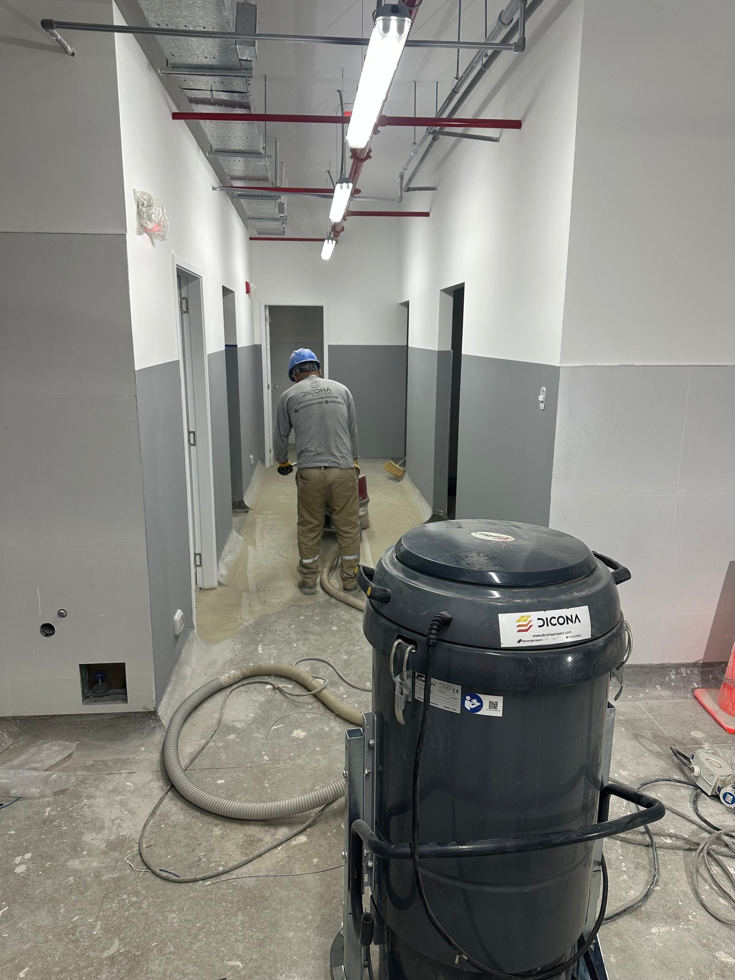 APLICACIÓN DE PINTURA EPÓXICA PARA AREA DE USO DE COCINA, TOPITOP SJL