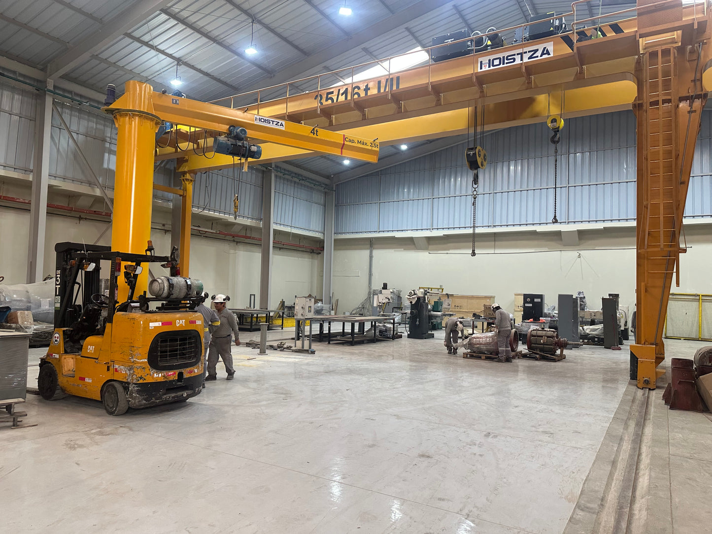 APLICACIÓN DE PISO AUTONIVELANTE EPOXICO TALLER METALMECANICO-DISTRIBUCIONES DIESEL PERU-CALLAO