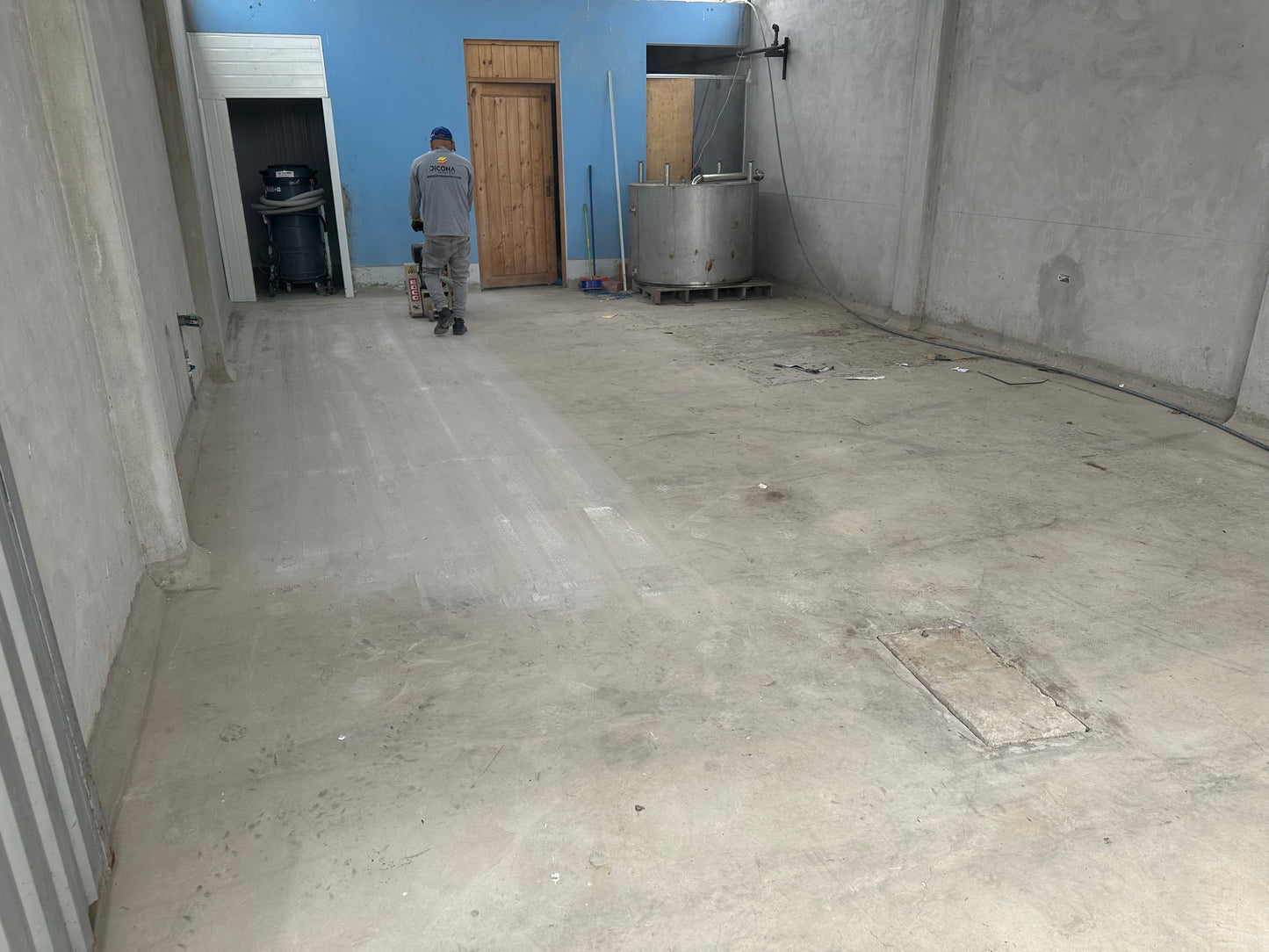 APLICACIÓN DE PISO DE POLIURETANO DE UCRETE PARA PLANTA DE QUESO -SR SAUL  VERANO SUICE- CAÑETE