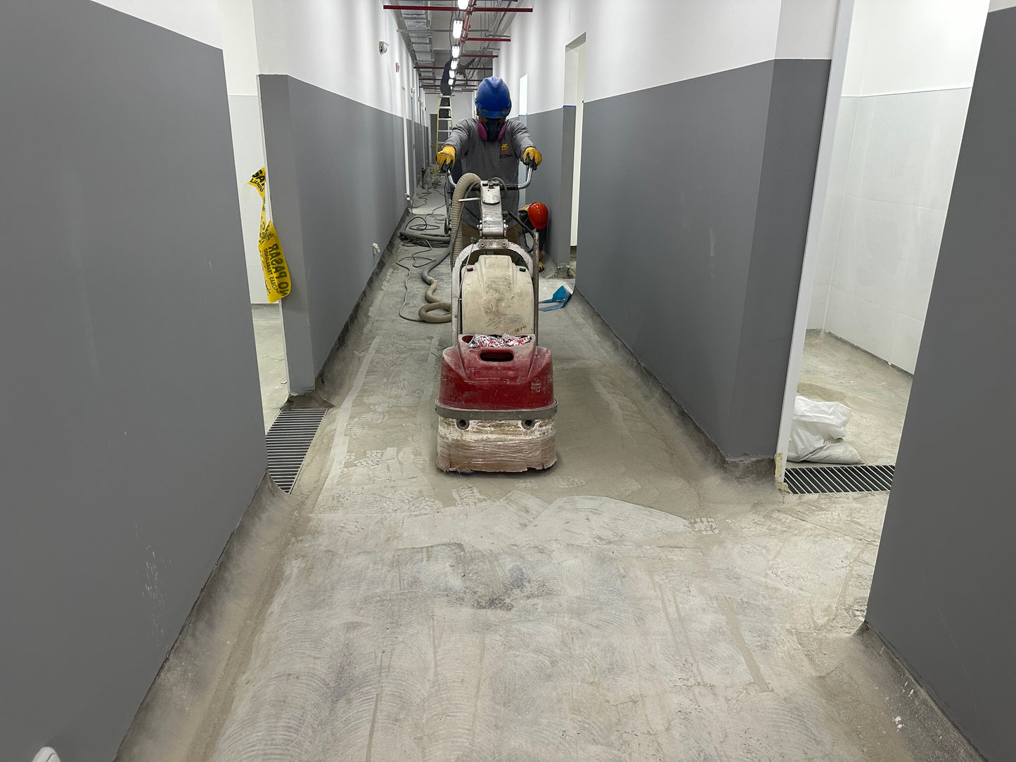 APLICACIÓN DE PINTURA EPÓXICA PARA AREA DE USO DE COCINA, TOPITOP SJL