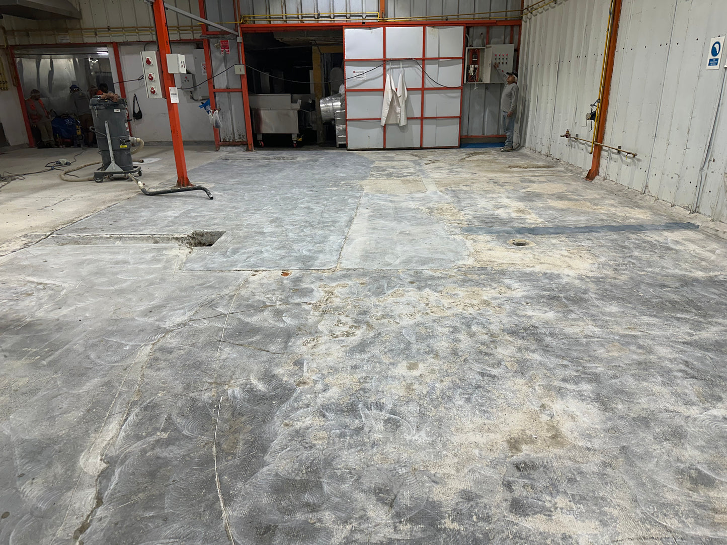 APLICACIÓN DE PISO DE POLIURETANO DE UCRETE EN PLANTA DE CEREALES Y SNACKS RASIL - HUACHIPA