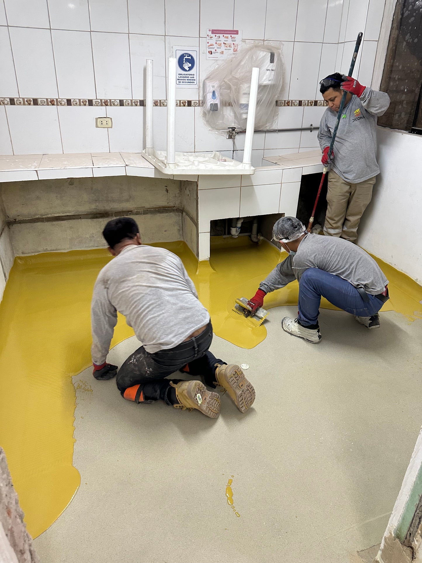 APLICACIÓN DE POLIURETANO DE UCRETE- ÁREA DE EMPAQUE PLANTA DE SNAKS Y CEREALES RASIL-HUACHIPA