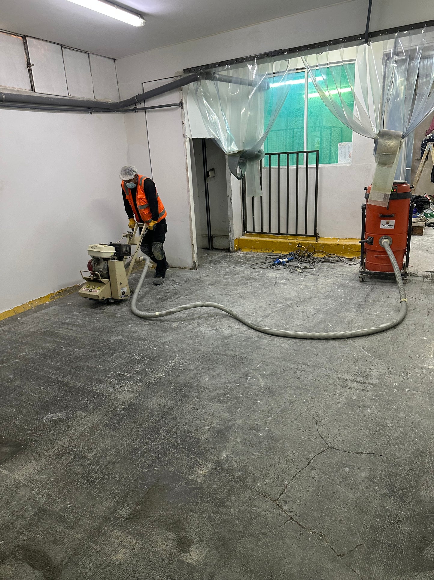 APLICACIÓN DE PISO DE POLIURETANO DE UCRETE EN PLANTA DE CEREALES Y SNACKS RASIL - HUACHIPA