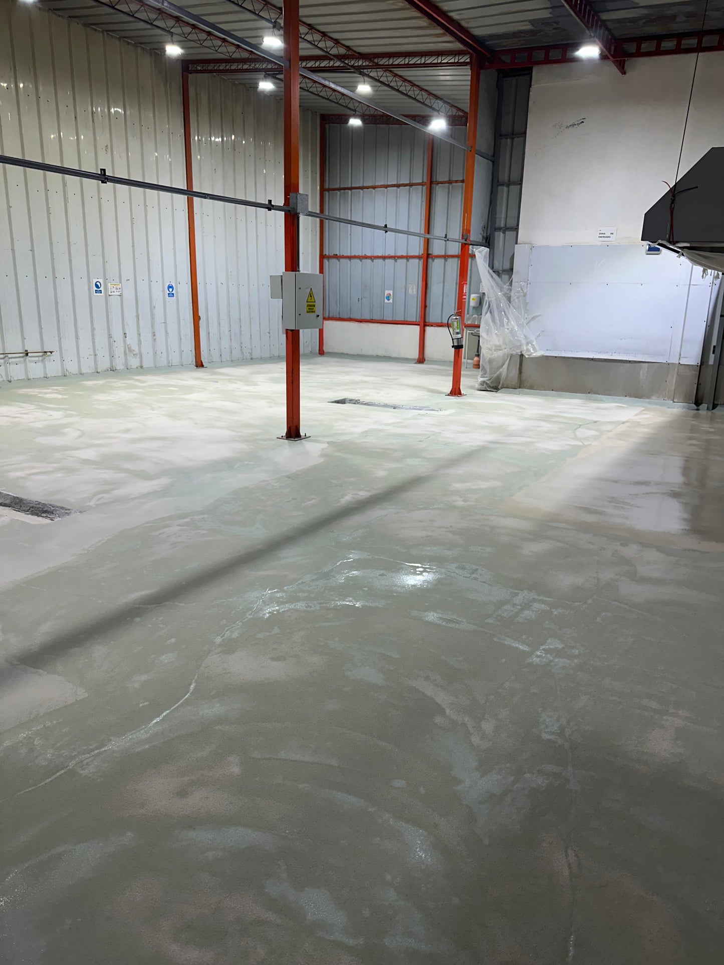 APLICACIÓN DE PISO DE POLIURETANO DE UCRETE EN PLANTA DE CEREALES Y SNACKS RASIL - HUACHIPA