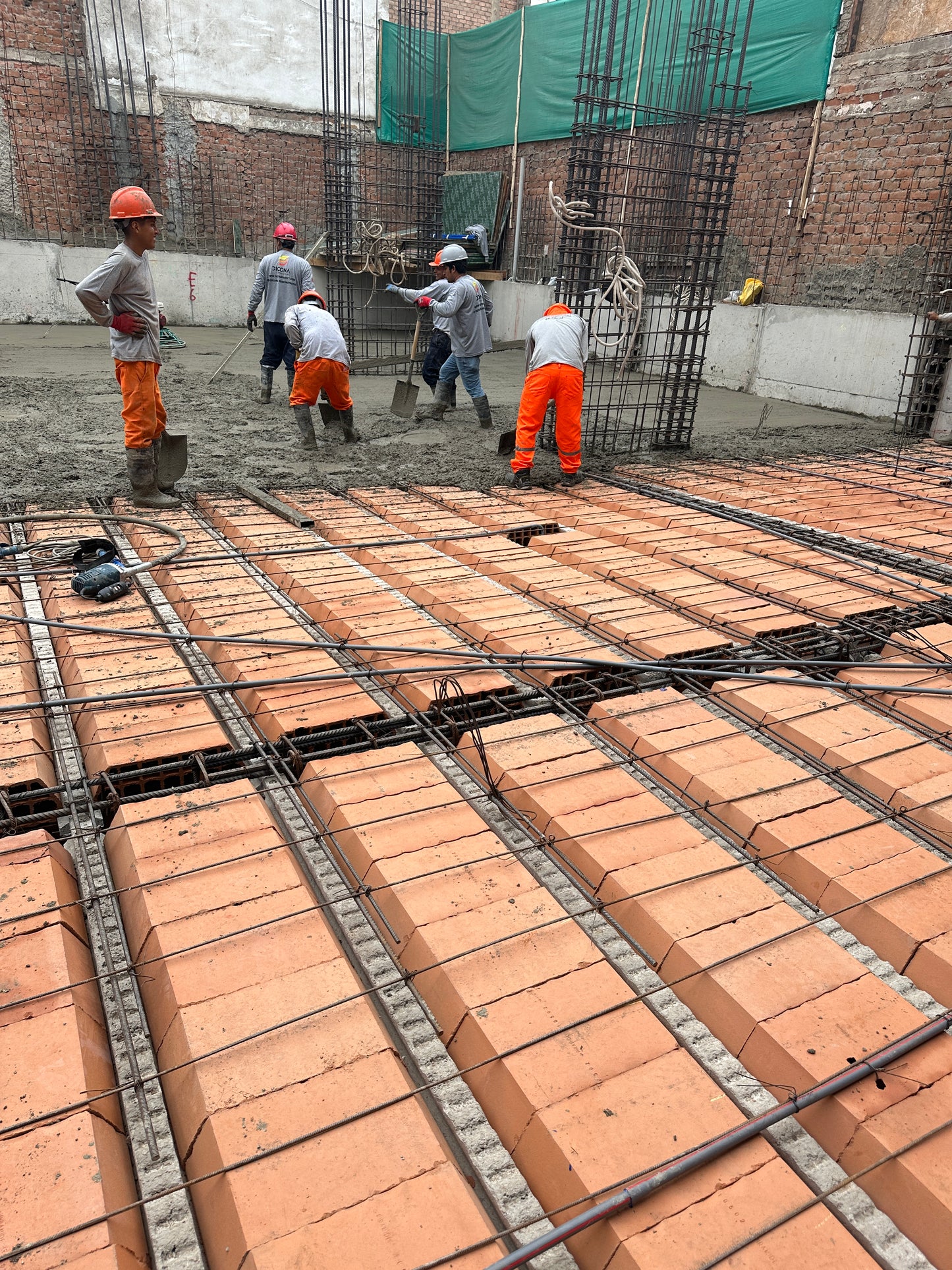 VACIADO DE LOSAS DE TECHO PARA EDIFICIO - INMOBILIARIA  -SALAMANCA, ATE