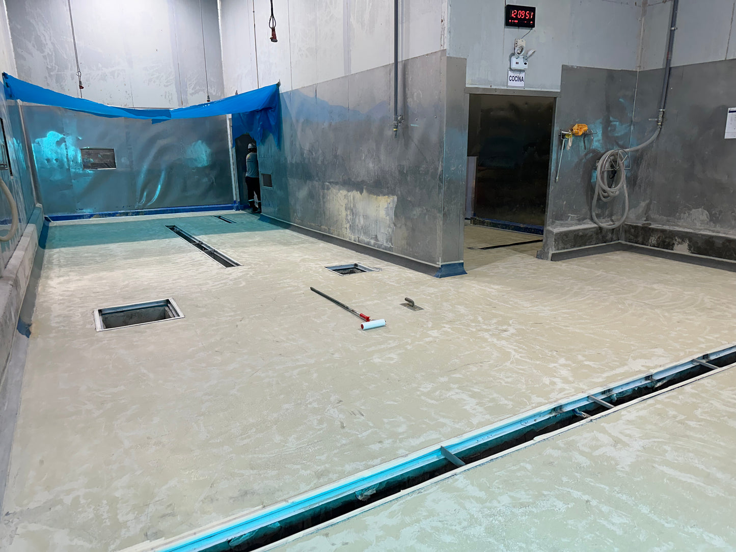 APLICACION DE PISO DE POLIURETANO DE UCRETE - COCINA PARA PROCESADORA DE POTA - KSL PESCADOS PUCUSANA