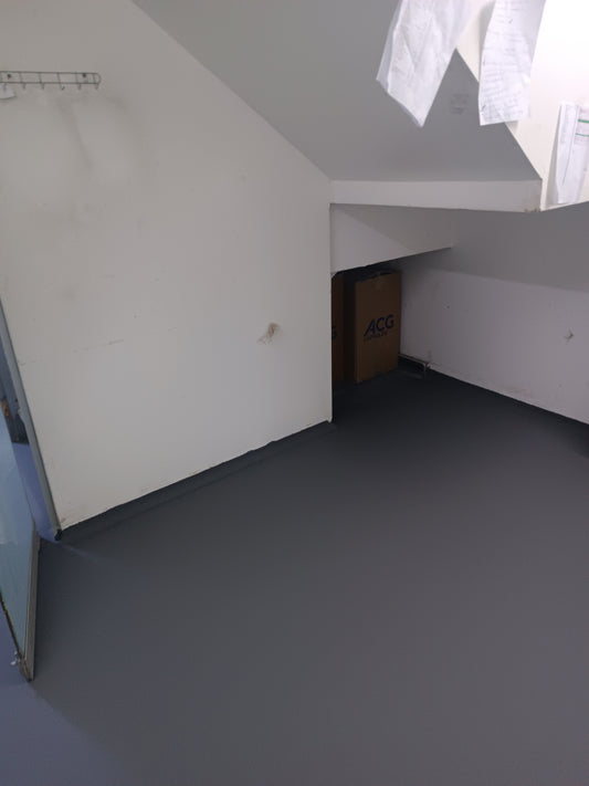 APLICACIÓN DE PISO DE POLIURETANO DE UCRETE - AREA LABORATORIO DE GOMITAS Y SUPLEMENTOS - NOVOAMERICA - SJM