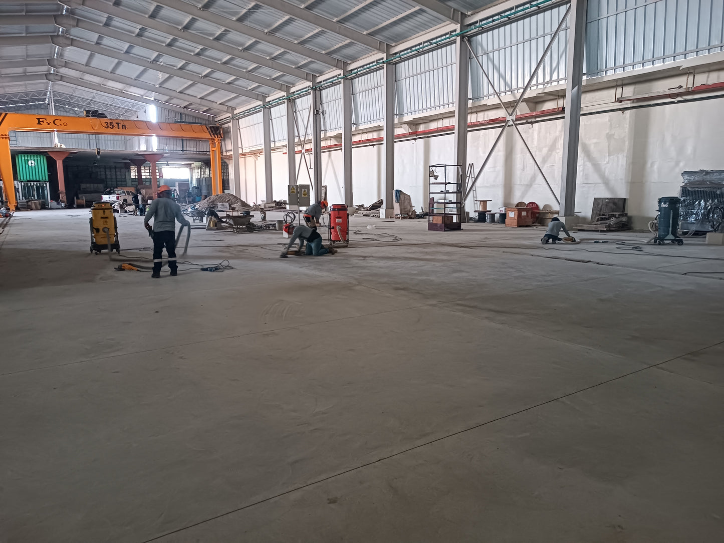 APLICACIÓN DE PISO AUTONIVELANTE EPOXICO TALLER METALMECANICO-DISTRIBUCIONES DIESEL PERU-CALLAO