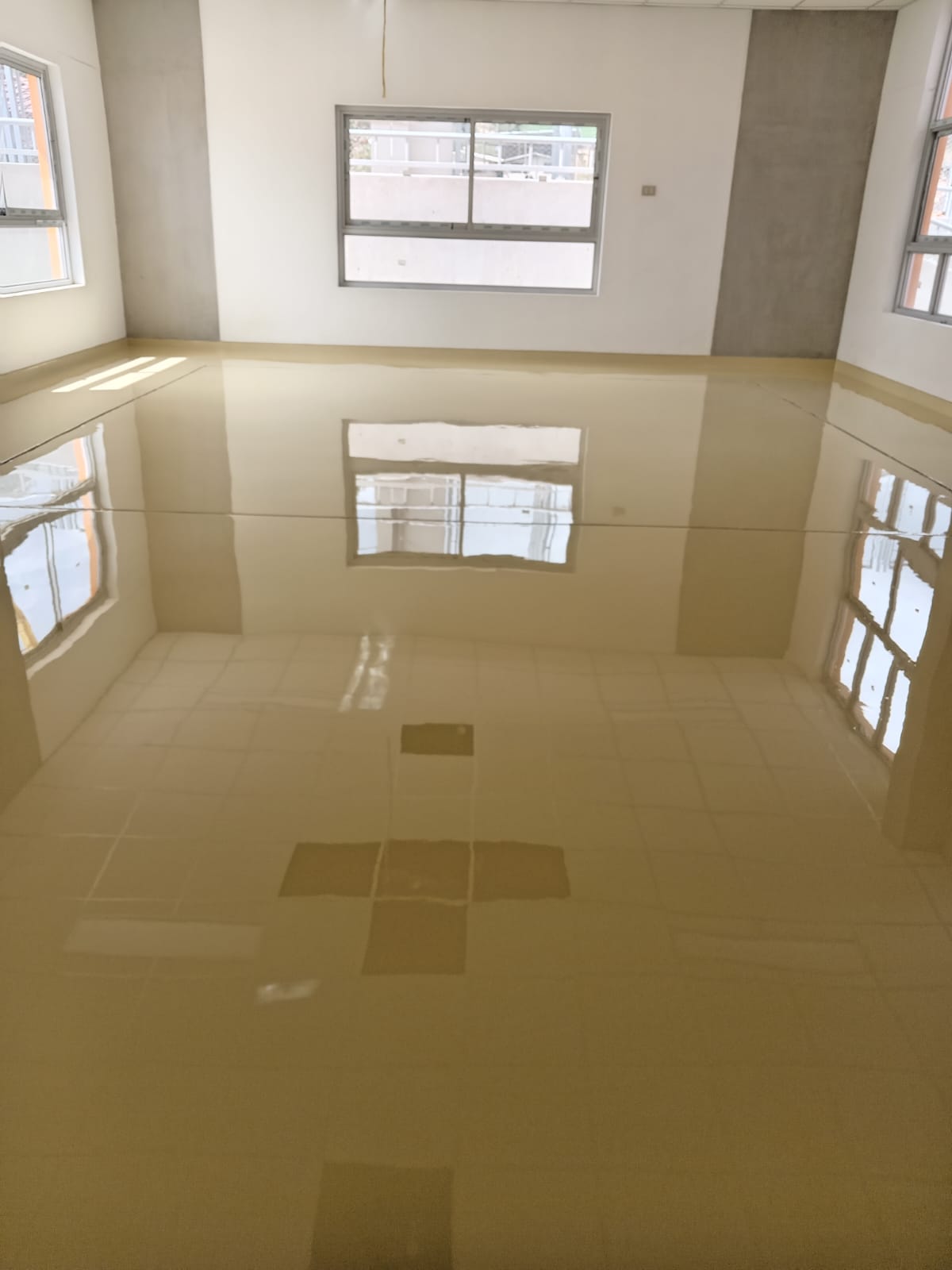 APLICACIÓN DE AUTONIVELANTE EPOXICO - LUANA CAPELLA CONSTRUCTORES EIRL-COLEGIO EN TANGALBAMBA CAJAMARCA