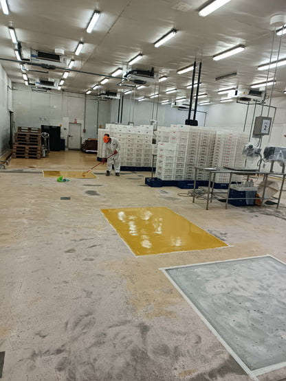 MANTENIMIENTO DE PISO CON POLIURETANO PARA SALA DE PROCESOS - HYT SAC- SANTA ANITA