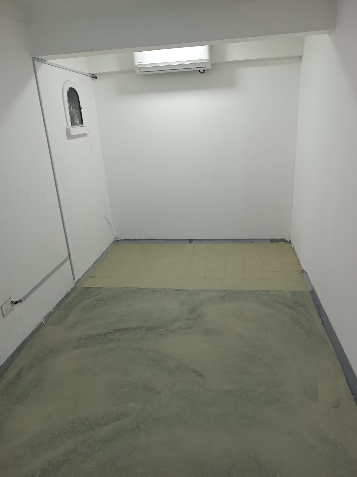 APLICACIÓN DE PISO DE POLIURETANO DE UCRETE - AREA LABORATORIO DE GOMITAS Y SUPLEMENTOS - NOVOAMERICA - SJM