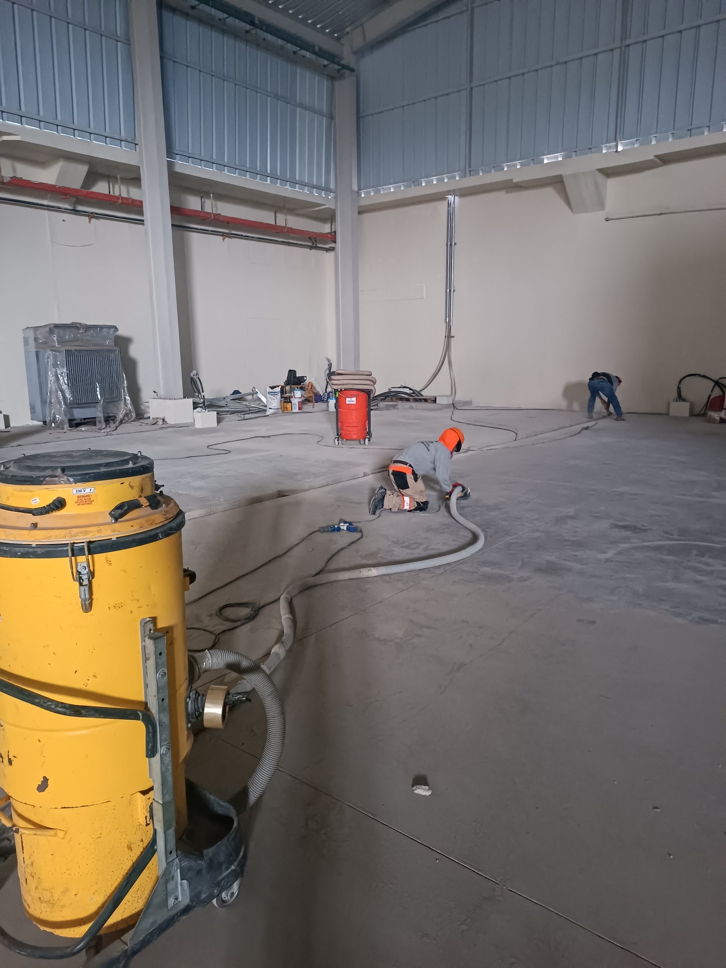 APLICACIÓN DE PISO AUTONIVELANTE EPOXICO TALLER METALMECANICO-DISTRIBUCIONES DIESEL PERU-CALLAO