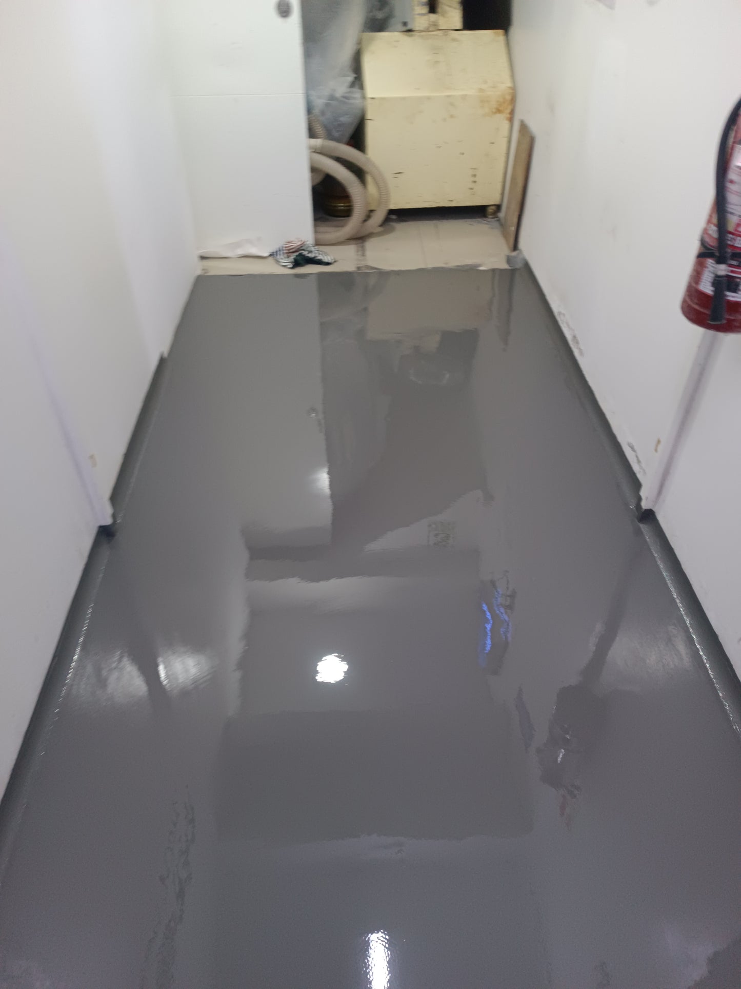 APLICACIÓN DE PISO DE POLIURETANO DE UCRETE - AREA LABORATORIO DE GOMITAS Y SUPLEMENTOS - NOVOAMERICA - SJM