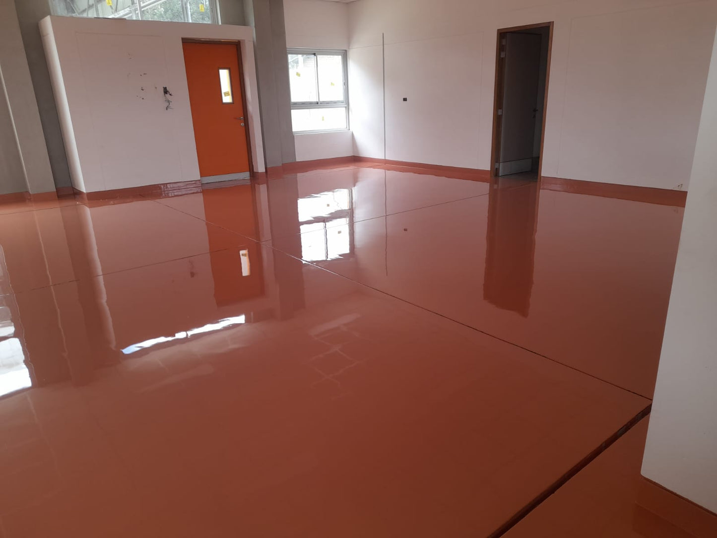 APLICACIÓN DE AUTONIVELANTE EPOXICO - LUANA CAPELLA CONSTRUCTORES EIRL-COLEGIO EN TANGALBAMBA CAJAMARCA