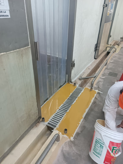 MANTENIMIENTO DE PISO CON POLIURETANO PARA SALA DE PROCESOS - HYT SAC- SANTA ANITA