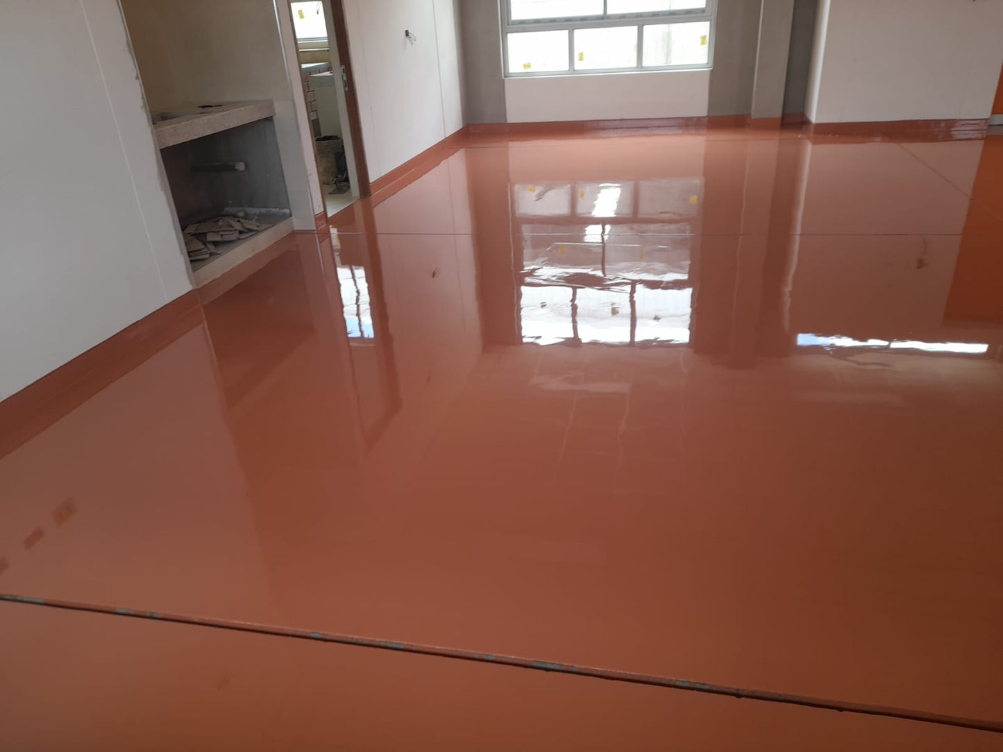 APLICACIÓN DE AUTONIVELANTE EPOXICO - LUANA CAPELLA CONSTRUCTORES EIRL-COLEGIO EN TANGALBAMBA CAJAMARCA