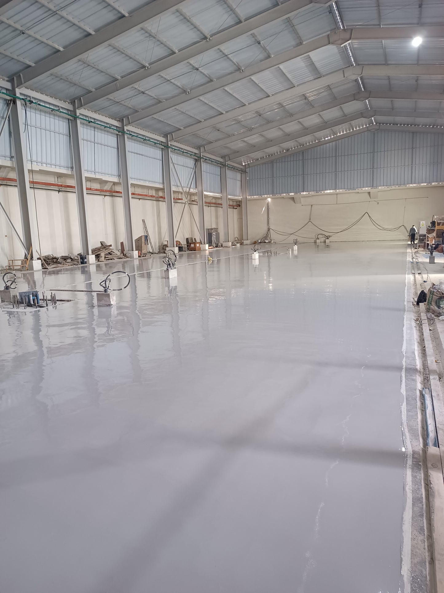 APLICACIÓN DE PISO AUTONIVELANTE EPOXICO TALLER METALMECANICO-DISTRIBUCIONES DIESEL PERU-CALLAO