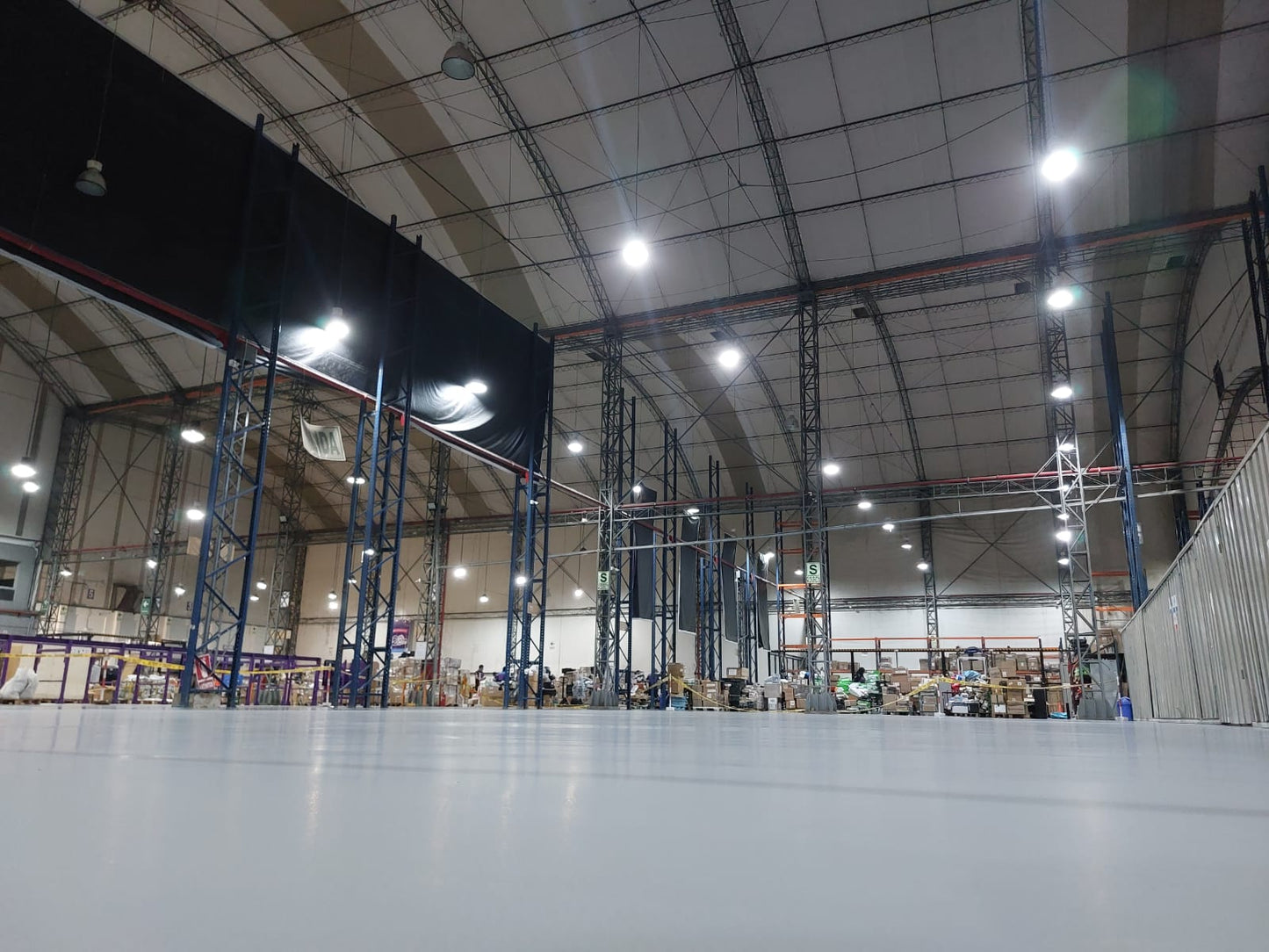 APLICACIÓN DE PISO DE POLIURETANO DE UCRETE -CENTRO LOGISTICO URBANO - CALLAO