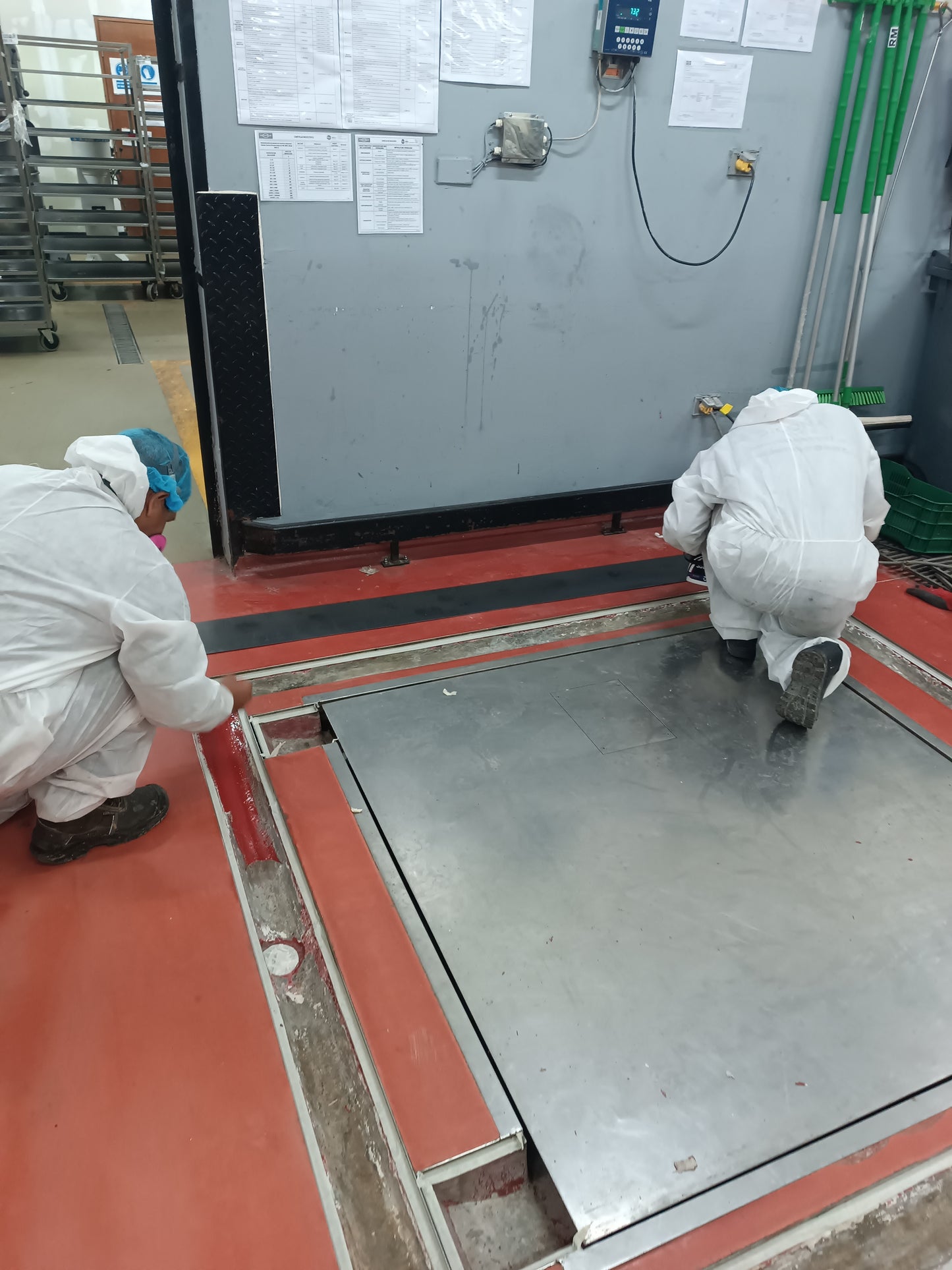 MANTENIMIENTO DE CANALETAS EN AREA DE DESPACHO, CENTRAL DE TORTAS CENCOSUD-HYT SAC -CHORRILLOS