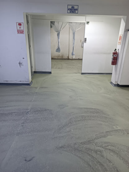 APLICACIÓN DE PISO DE POLIURETANO DE UCRETE - AREA LABORATORIO DE GOMITAS Y SUPLEMENTOS - NOVOAMERICA - SJM