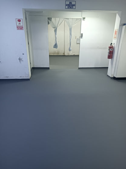 APLICACIÓN DE PISO DE POLIURETANO DE UCRETE - AREA LABORATORIO DE GOMITAS Y SUPLEMENTOS - NOVOAMERICA - SJM