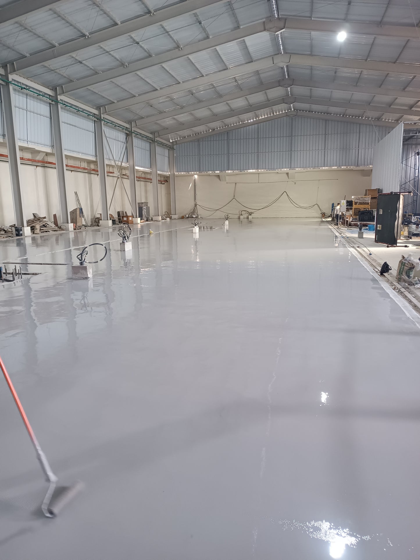 APLICACIÓN DE PISO AUTONIVELANTE EPOXICO TALLER METALMECANICO-DISTRIBUCIONES DIESEL PERU-CALLAO