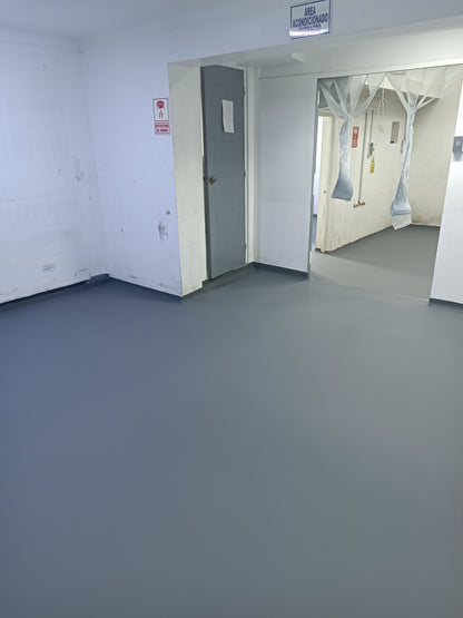 APLICACIÓN DE PISO DE POLIURETANO DE UCRETE - AREA LABORATORIO DE GOMITAS Y SUPLEMENTOS - NOVOAMERICA - SJM