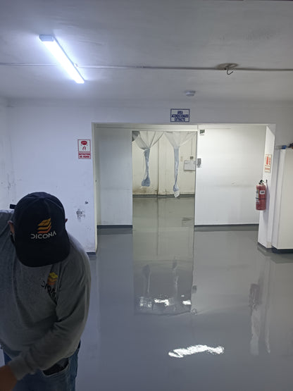 APLICACIÓN DE PISO DE POLIURETANO DE UCRETE - AREA LABORATORIO DE GOMITAS Y SUPLEMENTOS - NOVOAMERICA - SJM
